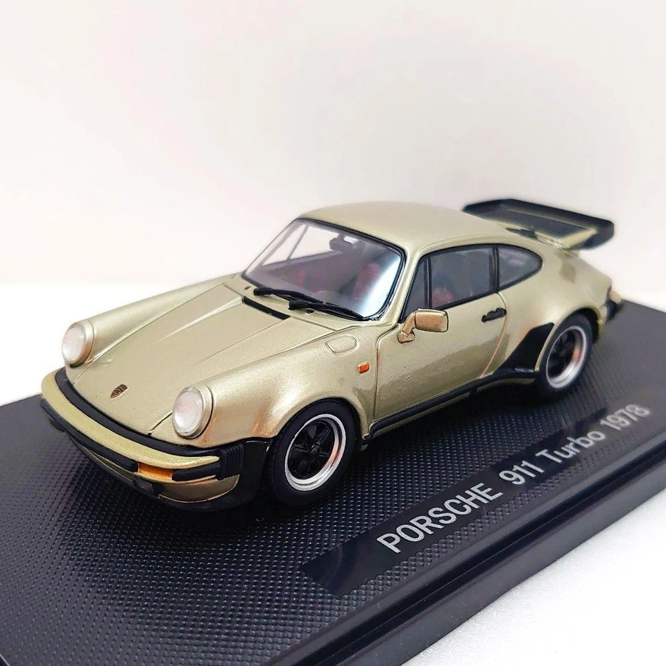 Modellino auto EBBRO Porsche 911 Turbo 1978 1/43 oro inutilizzato - Immagine 2 di 4