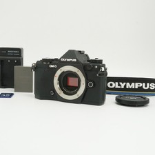 Olympus OM-D E-M5 Mark II Black Mirrorless Camera Body w/ Charger SD card Japan