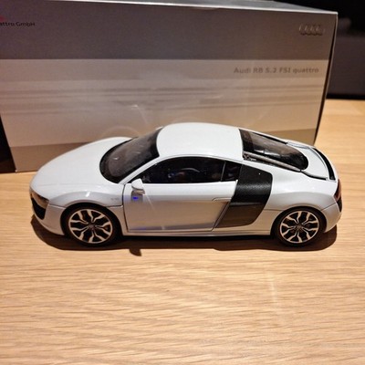1/18 Kyosho Audi R8 5.2 FSI weiß grau beschädigt verpackt UK Rarität selten