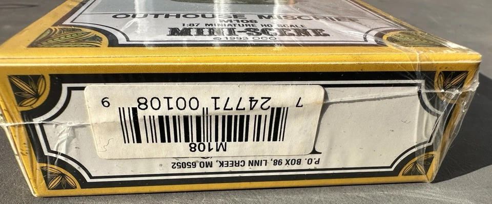 Woodland Scenics mini-scene Outhouse Mischief M108 1:87 / HO scale kit - image 2 of 4