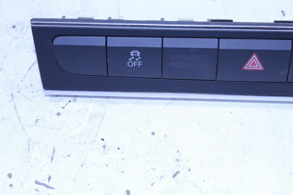 Interruptor de tablero de control de tracción de luz de peligro Audi A3 2010-2013 OEM usado Foto 3 de 4