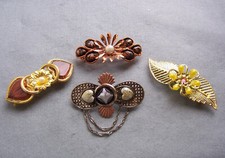 VINTAGE HAIR COMB OR ACCESSORY SET - INCLDES US TARIFFS