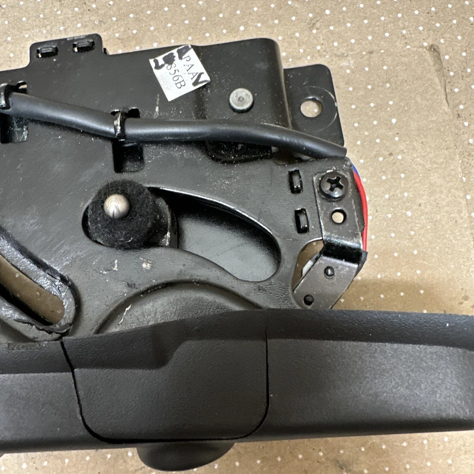 CHEVY SSR CONVERTIBLE TECHO TECHO PESTILLO CONDUCTOR IZQUIERDO  Foto 4 de 4