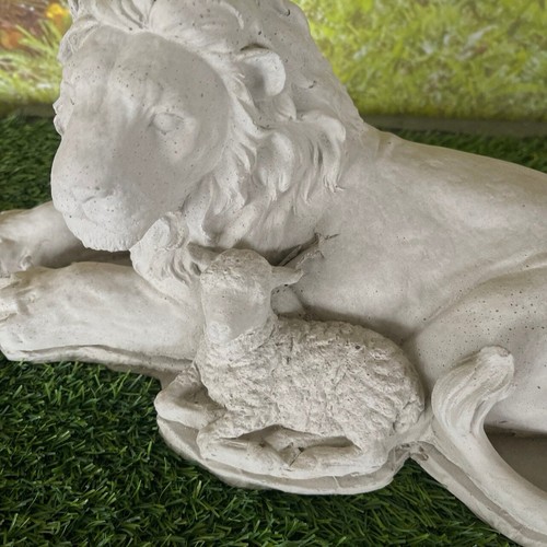 Lion & Lamb statue - Solid concrete sculpture stone memorial garden decor - Picture 3 of 4