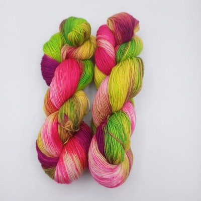 (9,90 /100 g) Sockenwolle 4 fach handgefärbt Färbung Polar Light 7 Neon Farben
