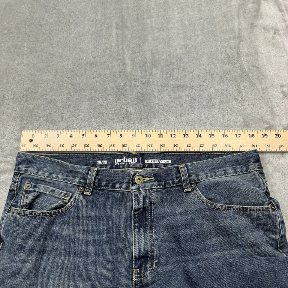 Pantalones de mezclilla Urban Pipeline para hombre 36x30 azul relajado corte bota lavado oscuro bolsillo trabajo Foto 3 de 4