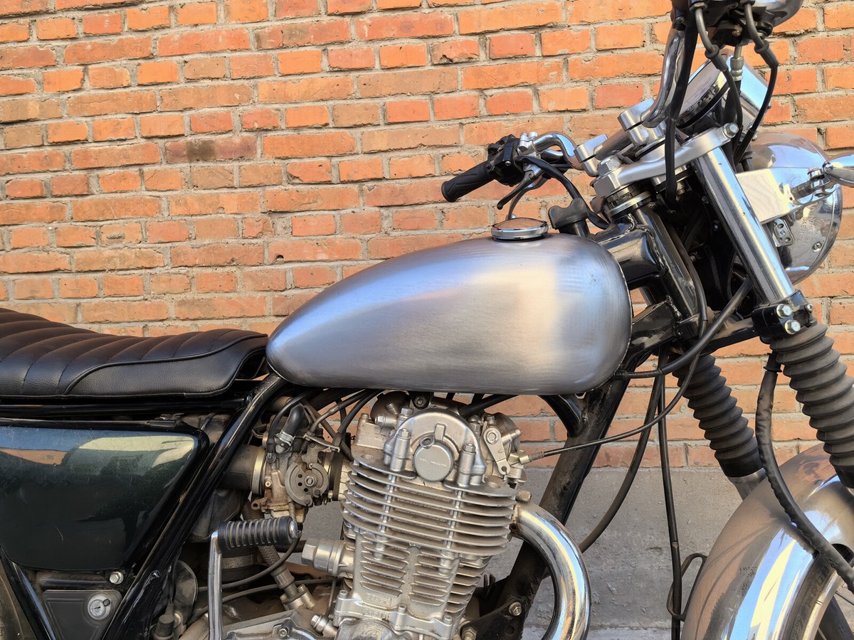 SR400 タンク　KID 9L Motorcycle Fuel Tank Gas Tank With Oil Cap For YAMAHA SR400