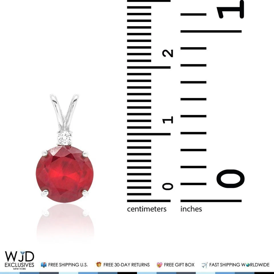 Colgante solitario de 2 quilates con circonitas cúbicas y rubí de oro blanco de 14 quilates de 0,6" Foto 4 de 4