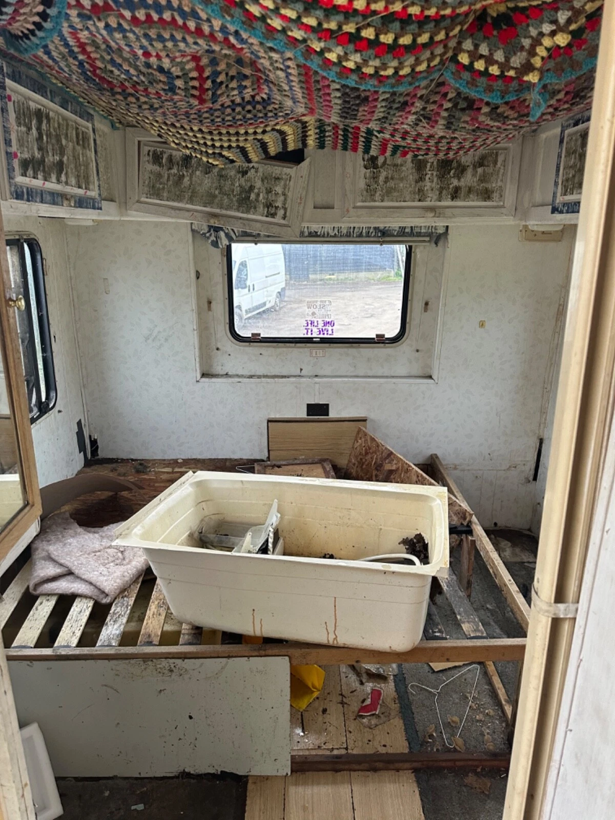 GEORGIE BOY CUSTOM,1997, RV MOTORHOME, PETROL/LPG, 28FT, SPARES OR REPAIR! - Picture 9 of 11