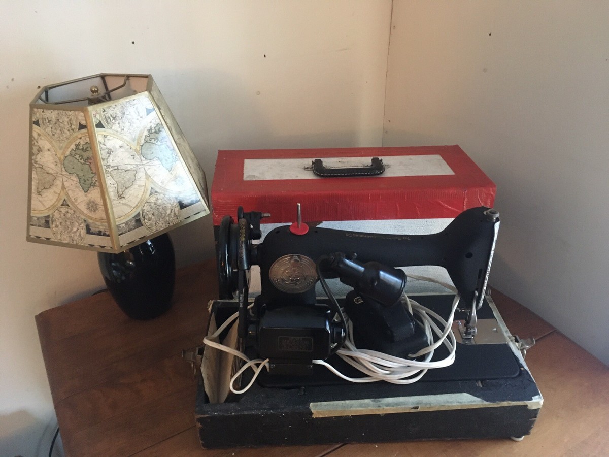 Vintage 1941 Crinkle Godzilla Singer Sewing Machine Model 66