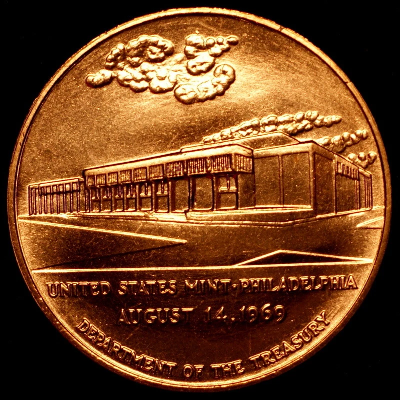 1982 1983 P Souvenir Philadelphia Mint Set Bronze Coin 2024 310 - Image 2 of 2