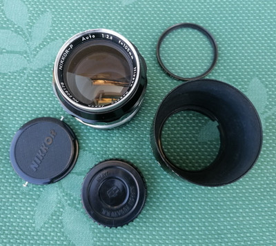 Nikon Nikkor-P Auto 2.5 f=105mm + Lens Hood Nippon Kogaku mit Beschädigung