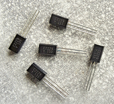 2SC2229 Y  C2229 Y NPN Transistor  0,8W 200V 0,05A  Menge nach Wünsch 1-15 Stück