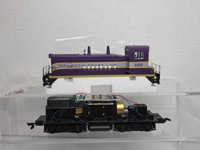 Proto 2000 HO Scale 8102 Atlantic Coast Line ACL 666 SW-9 Diesel Switcher NIB