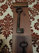 TRE CHIAVI ANTICHE IN FERRO FORGIATE A MANO FINE 700/ INIZIO 800