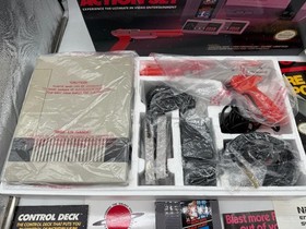 1985 Nintendo NES Action Set Original Console Complete w/ Box & Insert Works