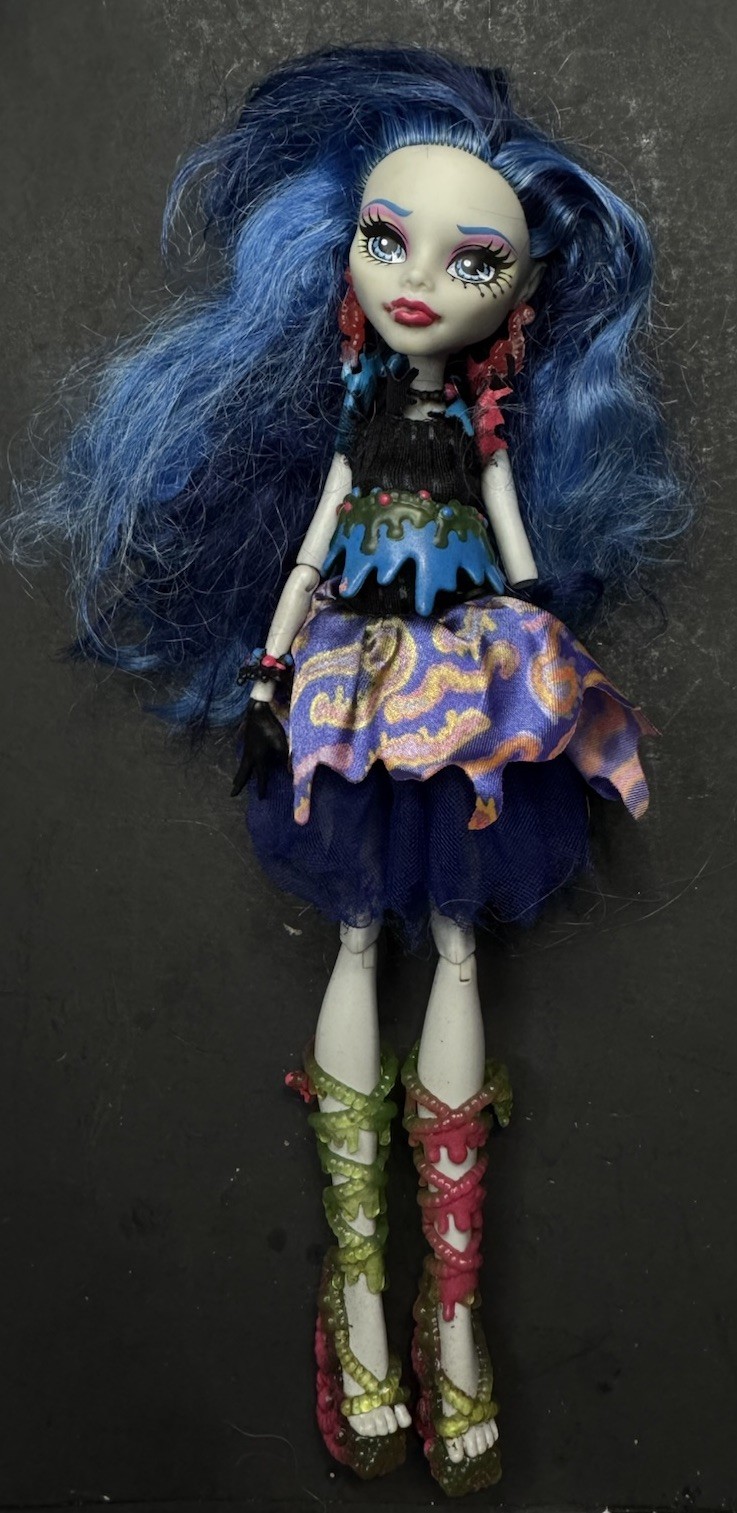 Monster High Doll Ghoulia Yelps Sweet Screams Mattel 2008 1st Wave