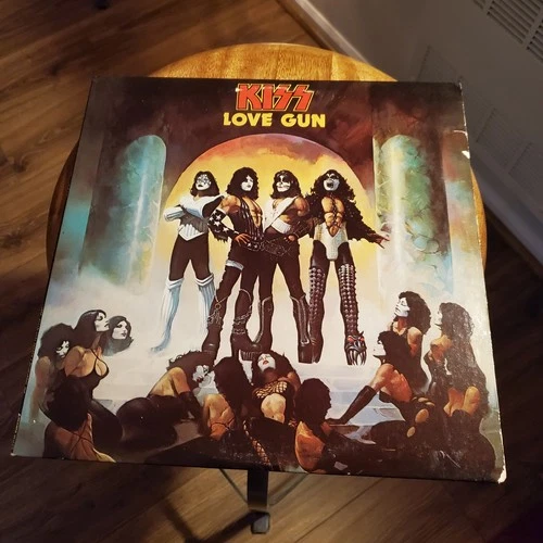 KISS Love Gun LP Album 1977 Casablanca Label NBLP-7057 NM/VG+