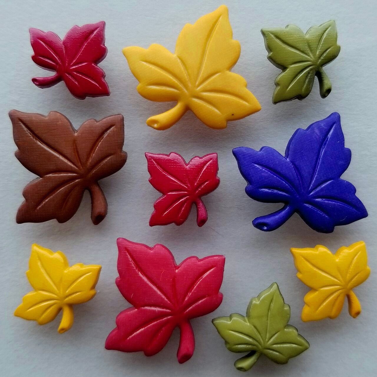 Craft Buttons AUTUMN LEAVES Leaf Fall Woodland Forest Nature Sewing Card Making