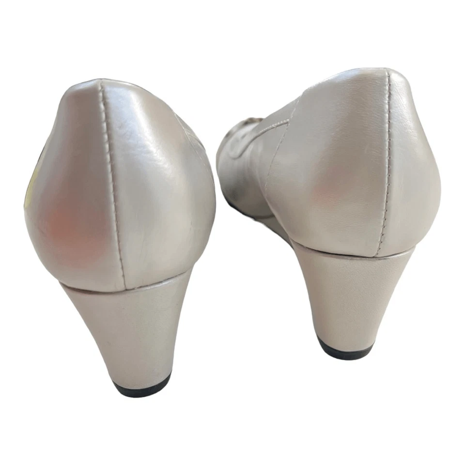 Zapatos de tacón de cuña Vaneli para mujer con puntera sin cordones marfil blanco dorado talla 6,5 Foto 4 de 4