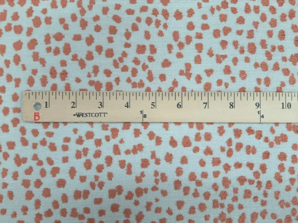 Tecido para estofamento Cheetah Cinnabar laranja De leo Textiles Lizette Chenille - Imagem 4 de 4