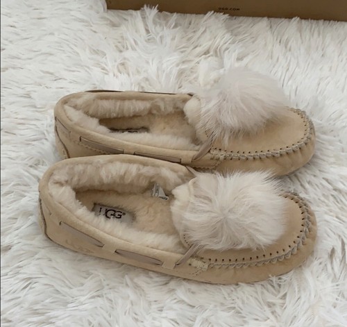 ugg dakota water resistant genuine sheepskin pompom slipper
