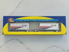 Athearn 91044 PIE Two 28’ Wedge Trailers & Dolly 1/87 HO Scale New In Box