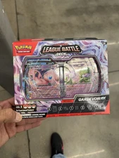 Pokémon TCG: Zacian V League Battle Deck, Multicolor New