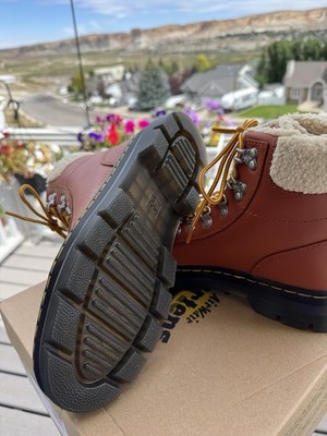 DR. MARTENS AIRWAIR LADY BOOT, SZ 7M, COMBS W FL, RUST TAN NATURAL