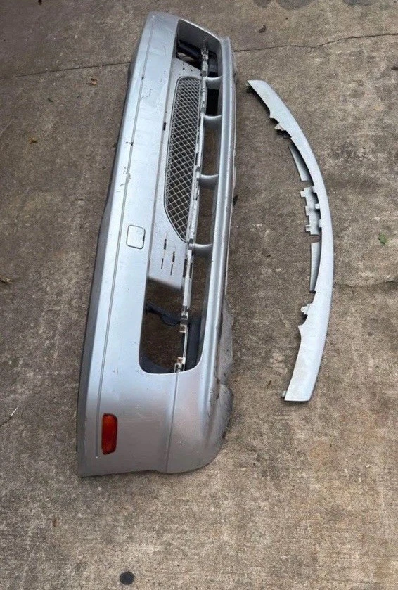 BMW 330ci E46 2002 cupé convertible parachoques delantero Foto 2 de 4