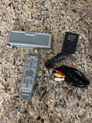 SANDISK Photo Album w/ remote View Photos on TV w/ power supply & cables