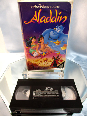 Walt Disney Classic ''Aladdin'' (VHS, 1993, Clamshell) Voice Robin Williams