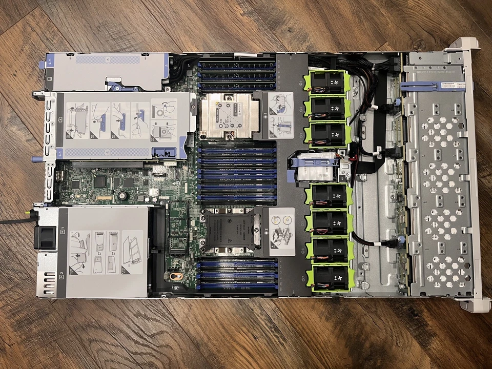 Cisco UCSC-C220-M5SX 1x Xeon Silver 4114 2.2GHz  48GB RAM 6x300GB SAS 1U Server - Image 3 of 4