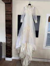 VTG 80s Long Lace Sleeve Scalloped Wedding Dress in Keepsake Pak Size 12 w Veil