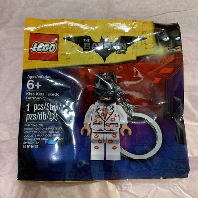 BRAND NEW SEALED LEGO THE BATMAN MOVIE KISS KISS TUXEDO BATMAN KEY
