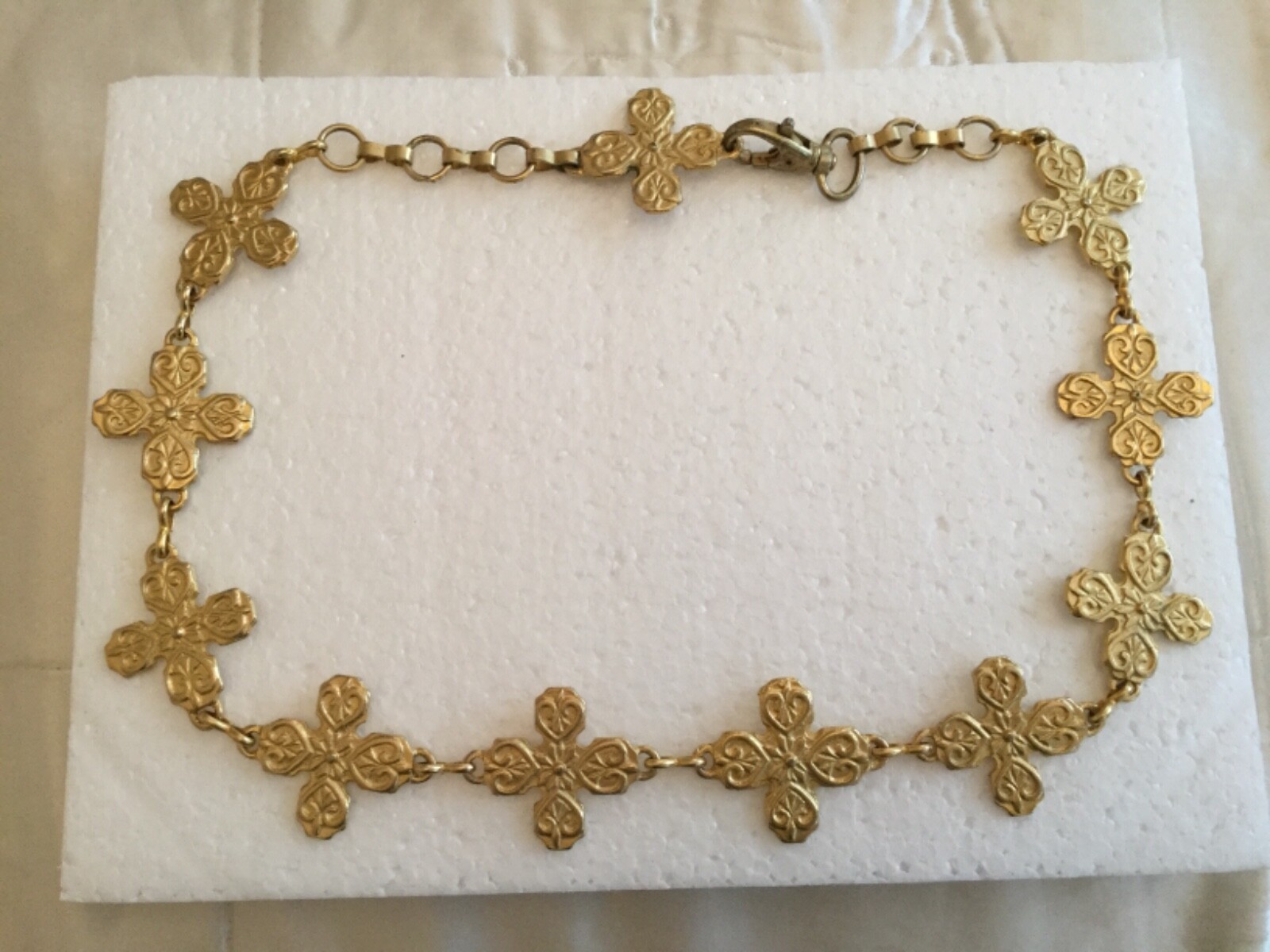 Gold coloured metal cross necklace - Gem