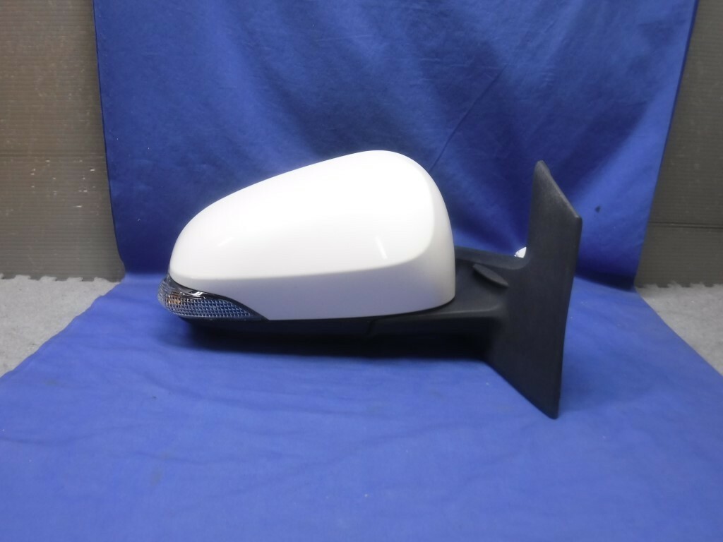 Toyota Aqua NHP10 Genuine Right Door Mirror 7 Pin RHD OEM JDM | eBay