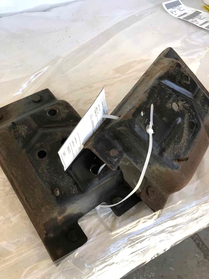 Soporte de parachoques trasero para pasajero Nissan Quest 1999 3,3 L 6 cilindros lado izquierdo OEM Foto 2 de 4