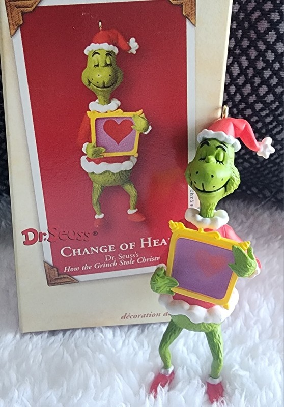 2002 Hallmark Keepsake Christmas Ornament Dr. Seuss Grinch Change of Heart T1344