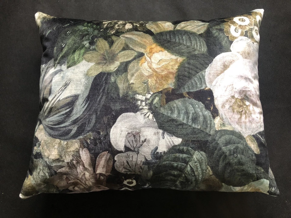 Osborne & Little Velvet Cushion Cover FULLERTON - 50cm x 40cm (20" x 16") - Image 2 of 4