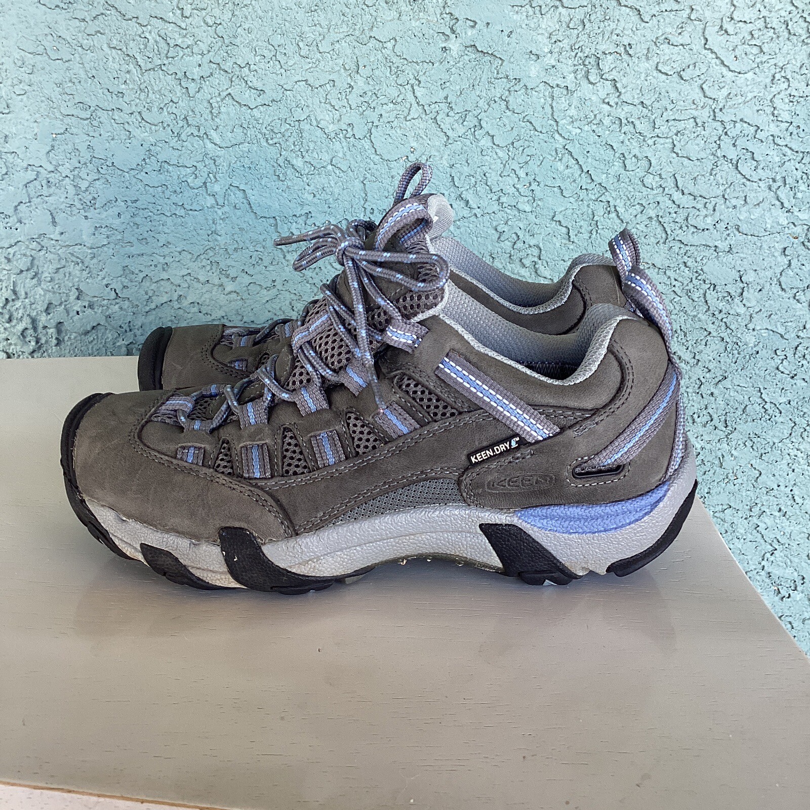 Scarpe da trekking Keen Alamosa da donna taglia 7 grigie asciutte basse in pelle 1003863
