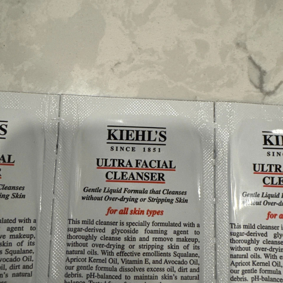 PACK DE 42 limpiadores faciales Kiehl's Ultra para todo tipo de pieles 3 ml cada paquete Foto 3 de 3