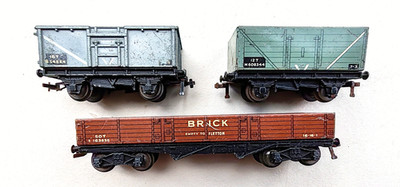 Konvolut 3 x Hornby Dublo Zugwaggons 50 Tonnen Backsteinwagen 12 & 16 Tonnen Waggons gebraucht