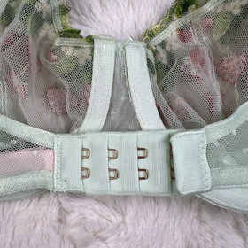 Victoria&rsquo;s Secret Dream Angels Unlined Strappy Bra Strawberry Embroidery 34B NWT