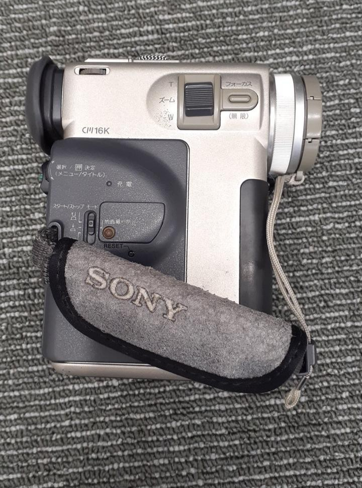 Sony DCR-PC10 Handycam Compact MiniDV Video Camera S-Video 12x
