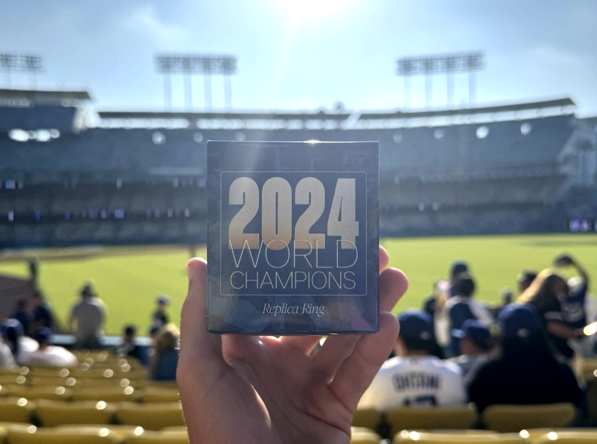 記念グッズ 7/21 2024 World Champions Replica Ring 記念グッズ 7/21 2024 World Champions Replica Ring 7-21-25