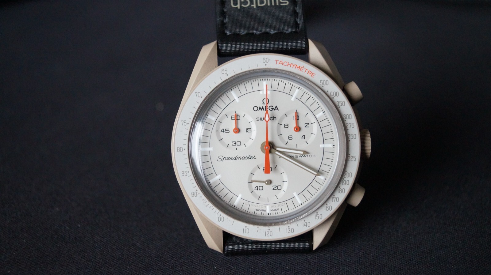 OMEGA Swatch MoonSwatch Beige Chronograph SO33C100