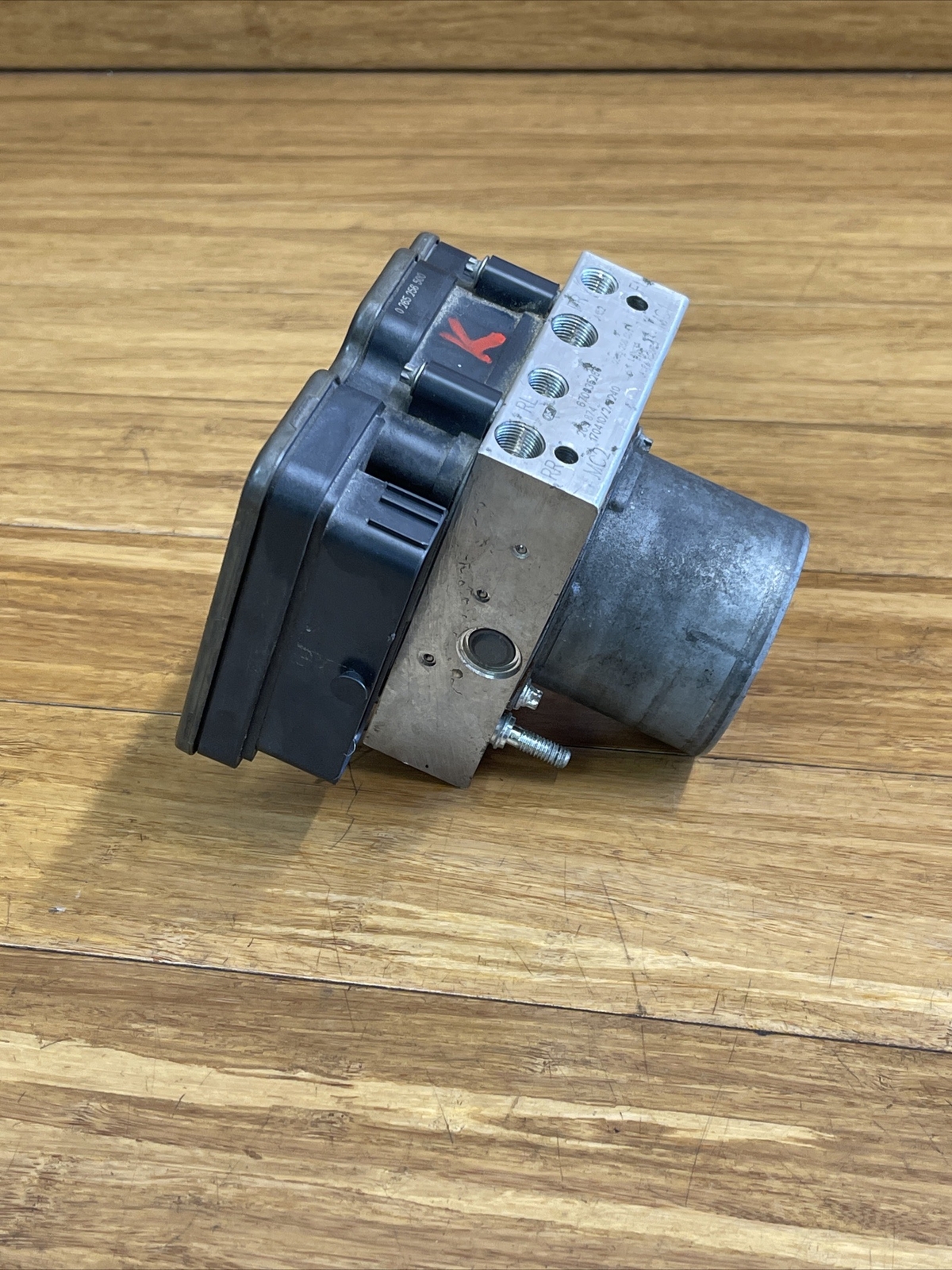 OEM 2017-2020 Maserati Levante ABS Anti Lock Brake Pump Module Unit 670035286