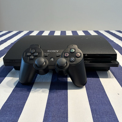 Sony PlayStation 3 PS3 Slim 160GB CECH-3004B PAL Schwarz inkl. Controller