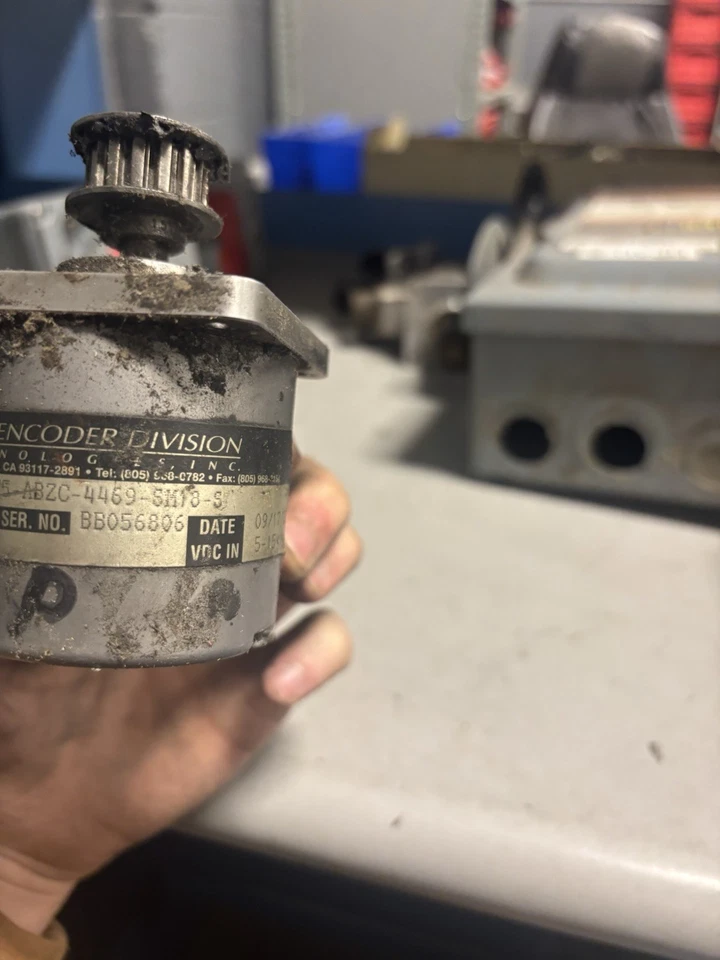 CODIFICADOR INDUSTRIAL BEI H25D-SS-9000-T5-ABZC-4469-SM18-S 5-15VDC USADO Foto 4 de 4